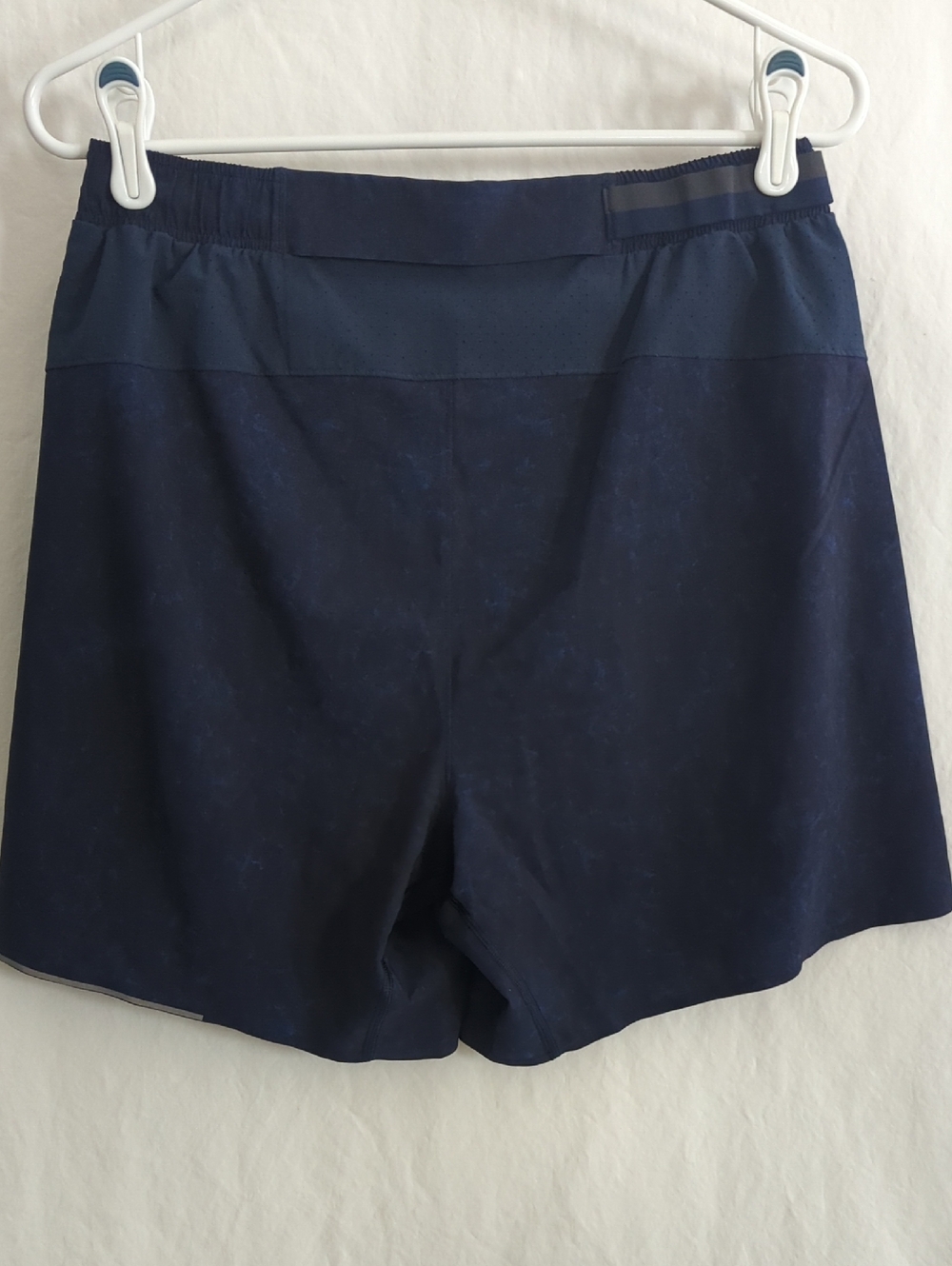 Lululemon Men's Surge Shorts 6" Large Gravel Dust True Navy